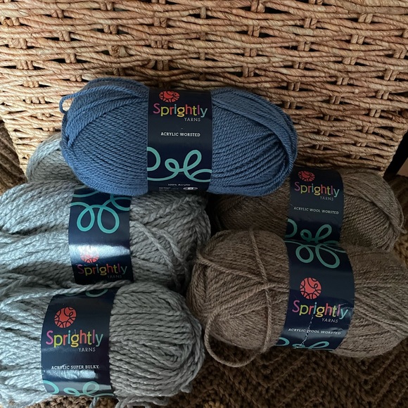 Sprightly acrylic wool best sale super bulky yarn